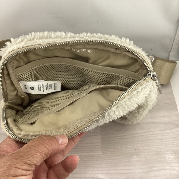 lululemon athletica Belt Bag - Picture 4 of 5